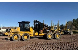 2016 Caterpillar 584 HD  Forwarder